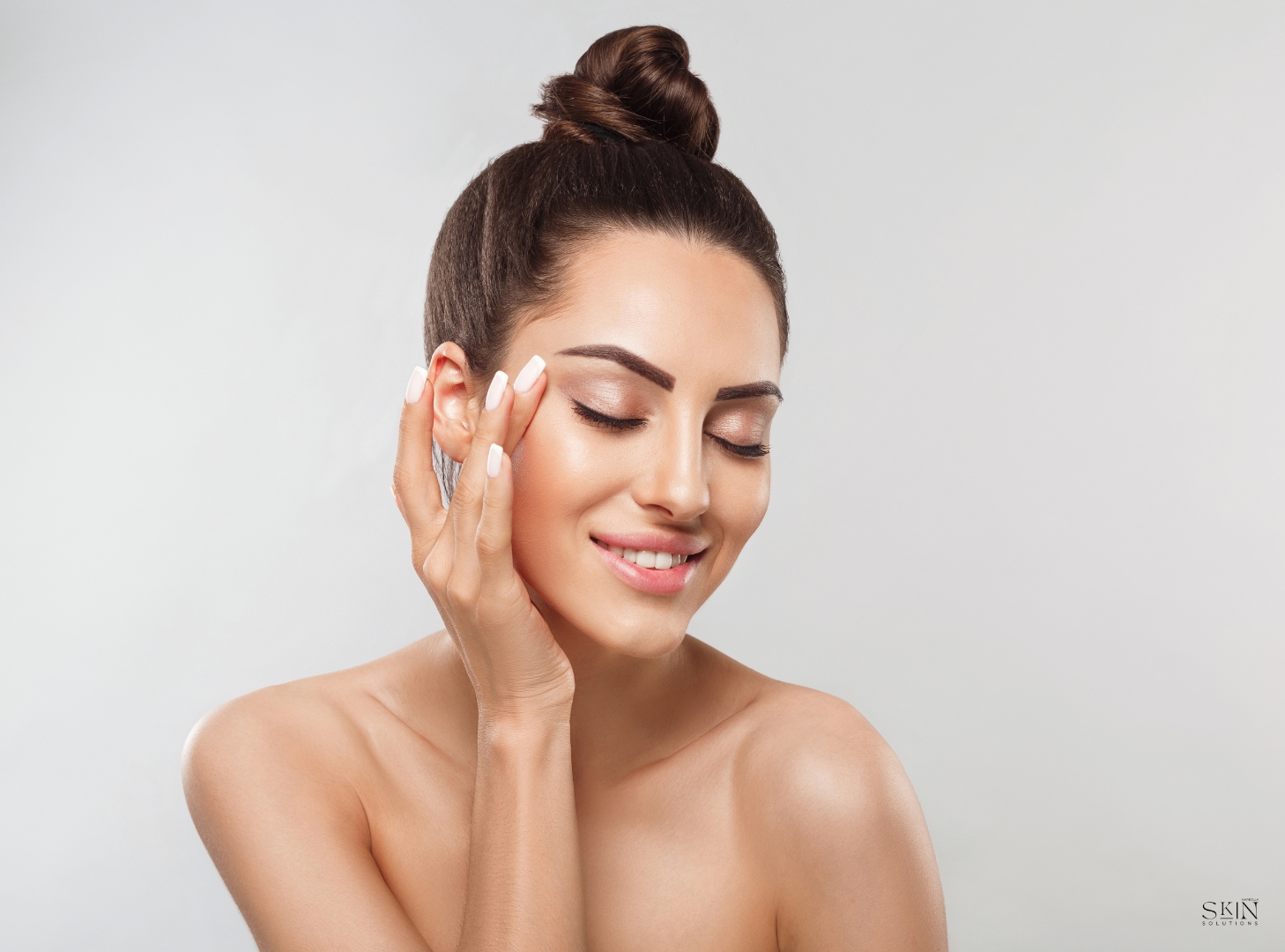 Anti-aging facial treatment in Marbella at Skin Solutions using vitamin C, JetPeel and Hydrafacial